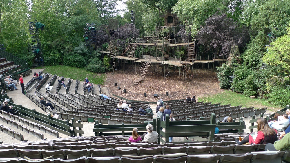 Театр под. Regent s open Air Theatre. Открытом театре в Риджентс-парке. Риджентс-парк в Лондоне открытый театр. Театра на открытом воздухе в Риджентс парке.